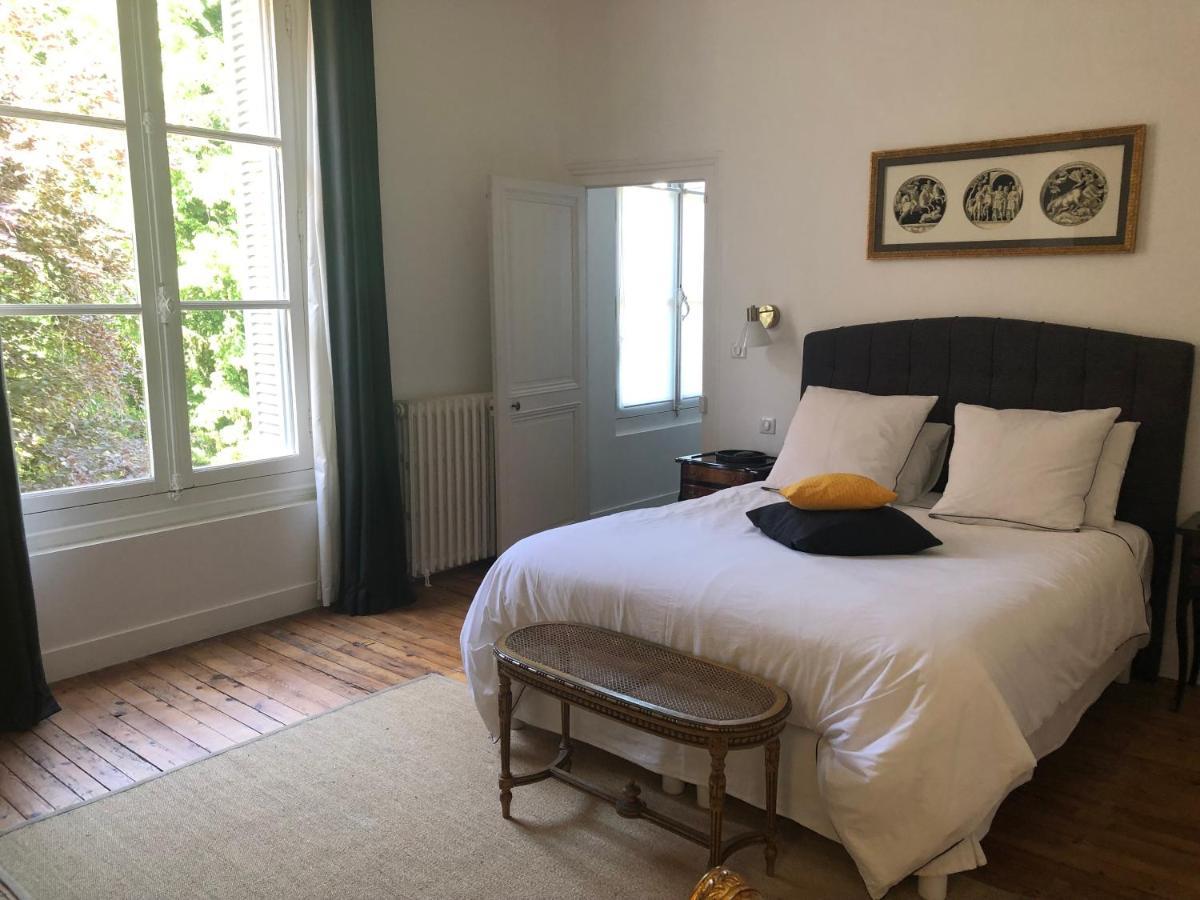La Grande Carree Bed & Breakfast Saint-Cyr-sur-Loire Oda fotoğraf