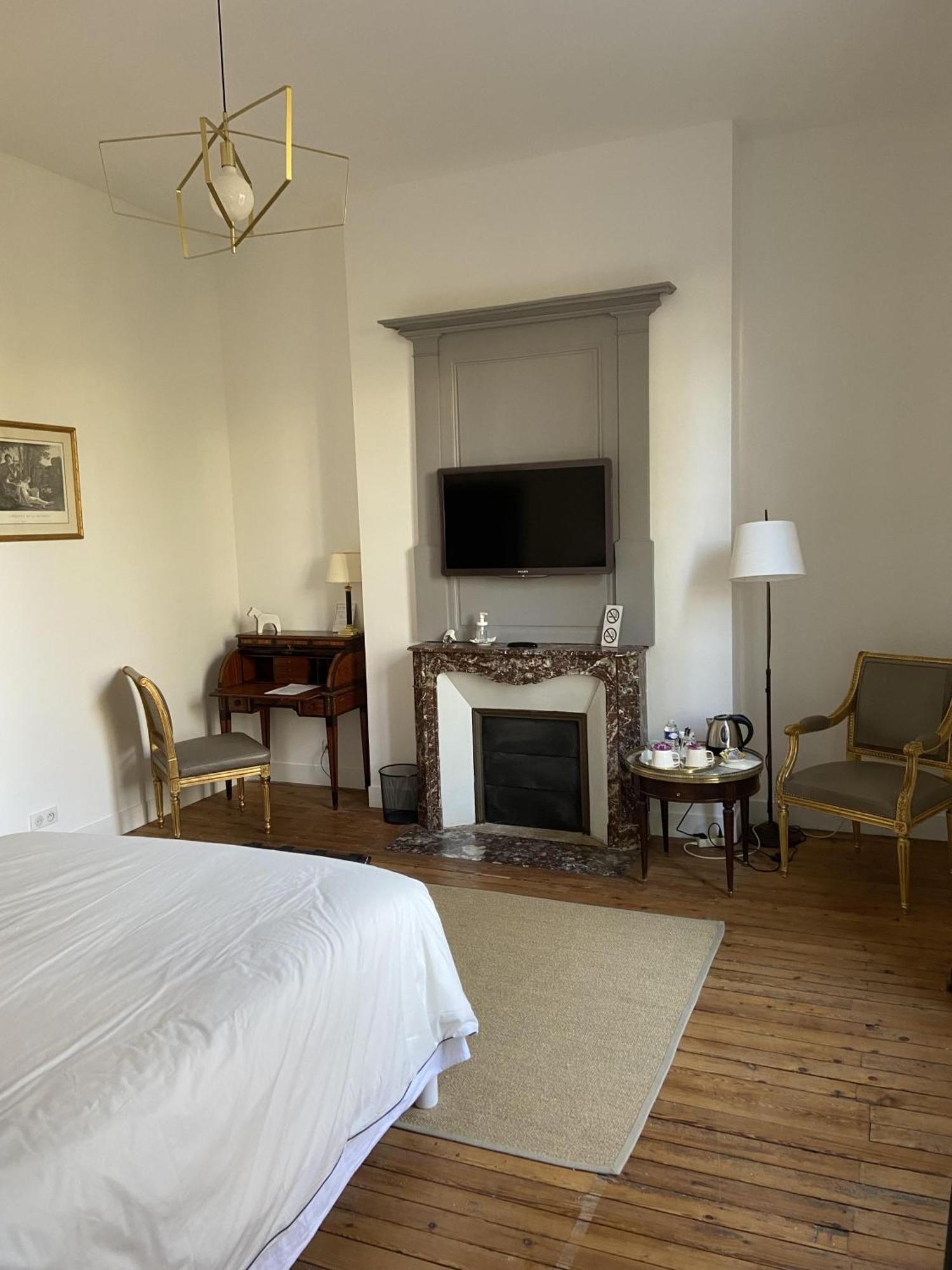 La Grande Carree Bed & Breakfast Saint-Cyr-sur-Loire Oda fotoğraf
