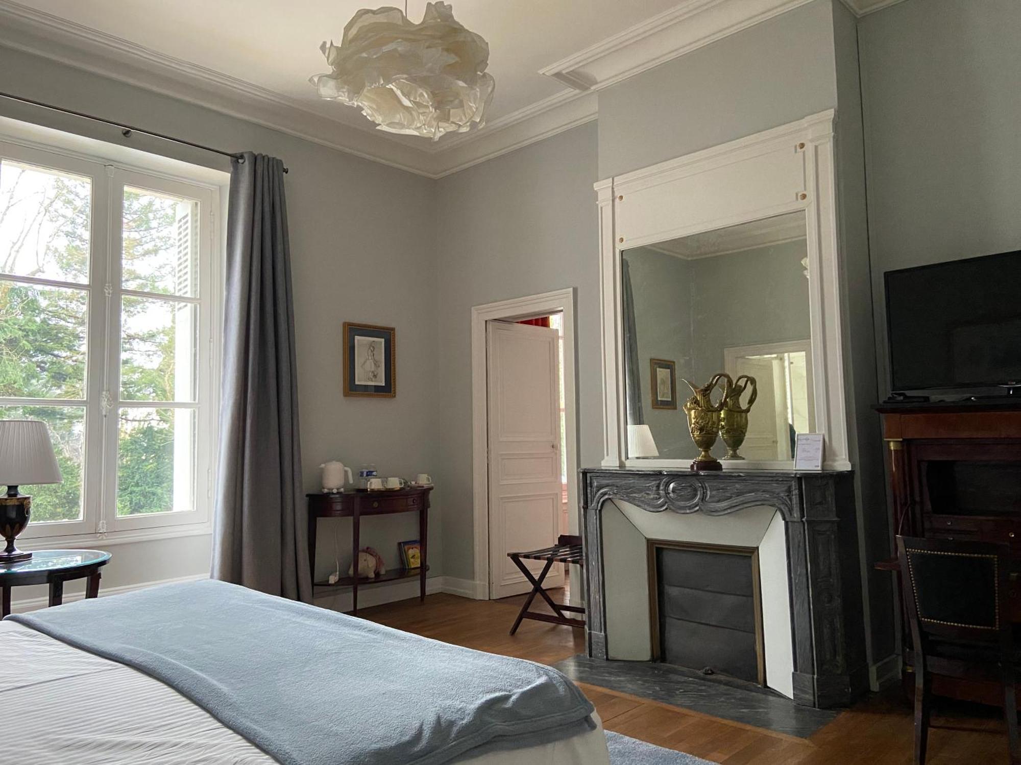 La Grande Carree Bed & Breakfast Saint-Cyr-sur-Loire Oda fotoğraf